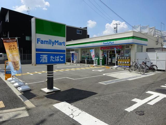 コンビニ　ファミリーマート俊徳道店（コンビニ）まで142m