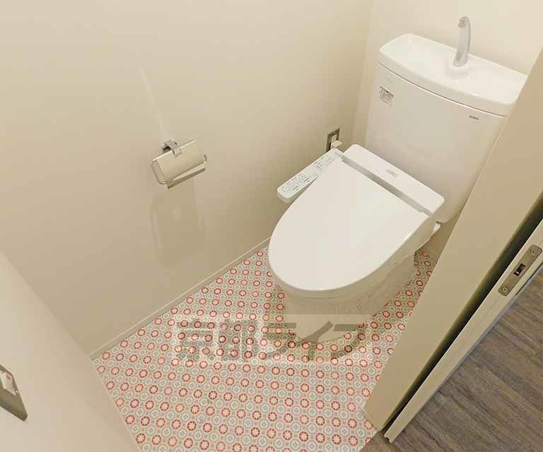トイレ　ウォシュレット付きです。