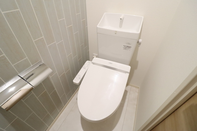 トイレ　温水洗浄暖房便座