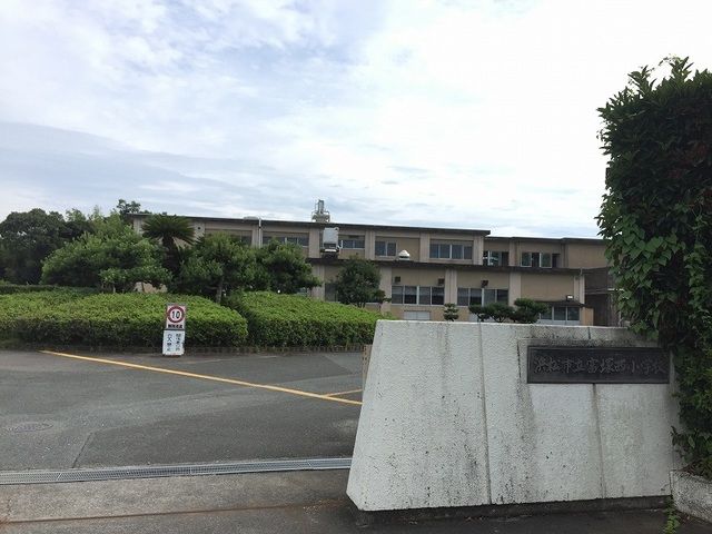 小学校　浜松市立富塚西小学校（小学校）まで500m