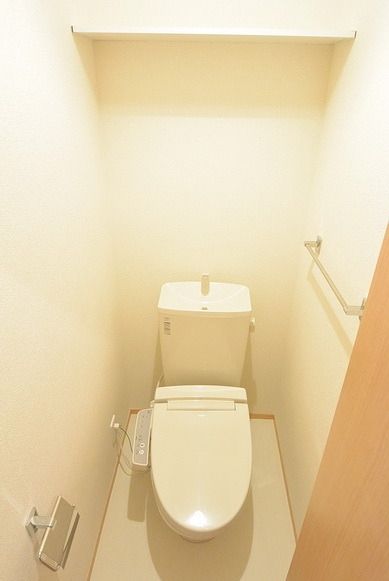トイレ　★収納棚もあるトイレ★