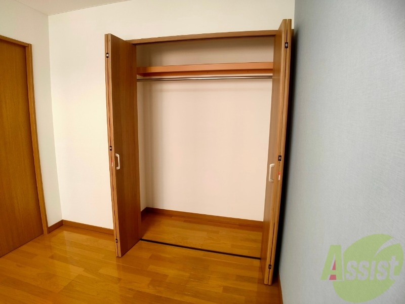 収納　寝室の収納です。部屋がすっきり片付きます。