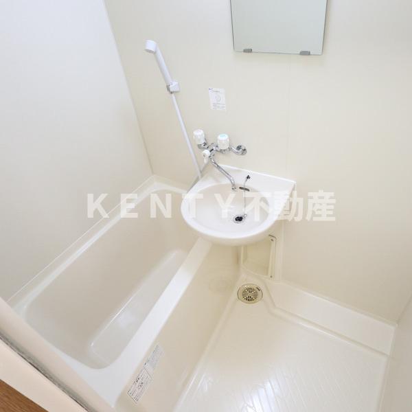 バス・シャワールーム　落ち着いた空間のお風呂です