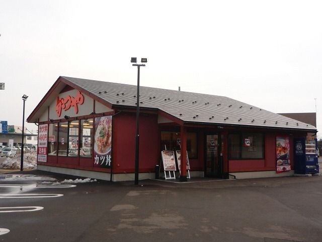 飲食店　かつや上越店（飲食店）まで120m