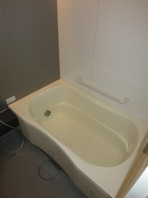 バス・シャワールーム　嬉しい追い焚き機能付のお風呂です。