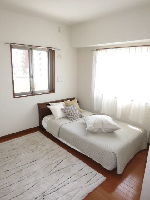 その他　2面採光の明るいお部屋です。