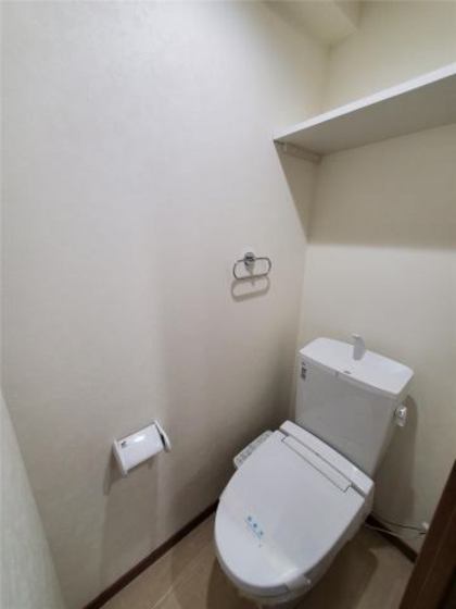 トイレ　※他号室の写真です