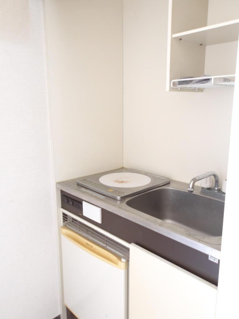 キッチン　IHコンロにミニ冷蔵庫付