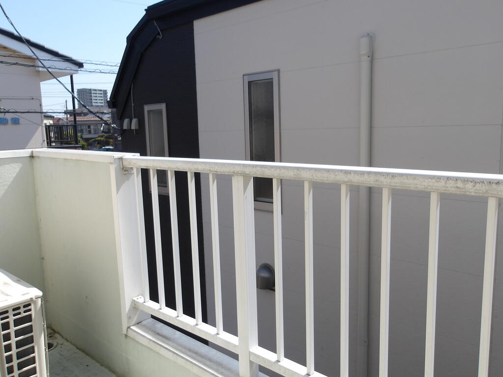 バルコニー　朝から陽があたります。