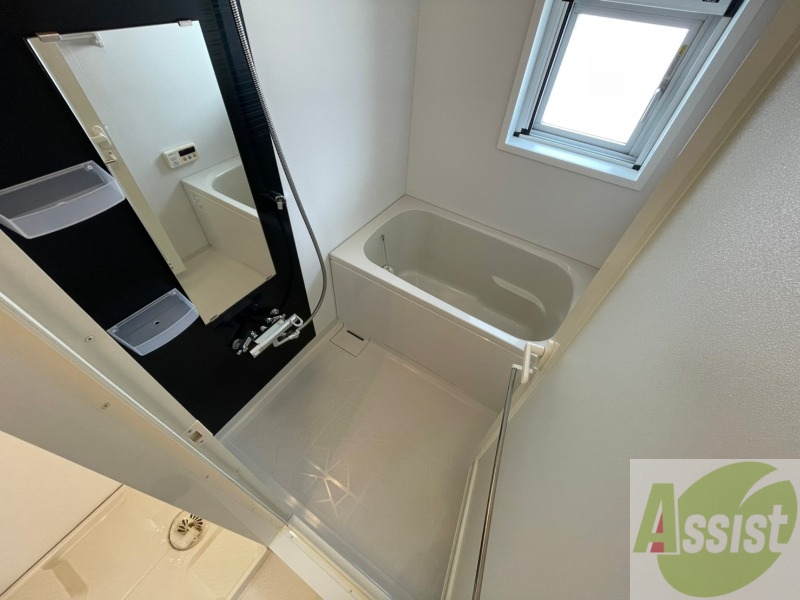 バス・シャワールーム　バスルームはこちらです。広々としてゆったり休めます。