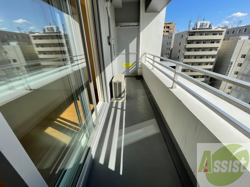 バルコニー　こちらはバルコニー。洗濯物が干せるようになっています。