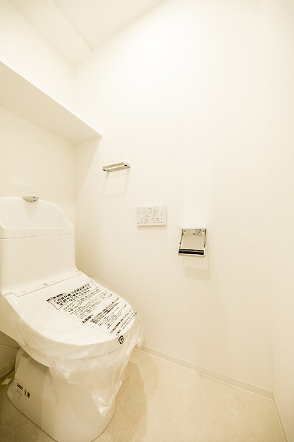 トイレ　※写真は同タイプ住戸です。