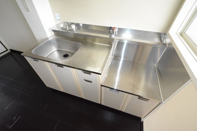 キッチン　窓付きキッチンで換気しやすくオススメです！