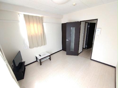 居室・リビング　壁側の窓は角部屋のみ