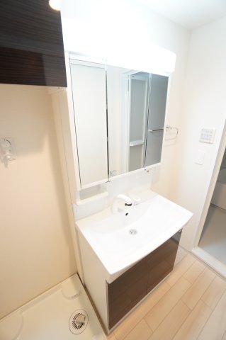 洗面設備　※同物件・同タイプの写真です。※反転タイプ