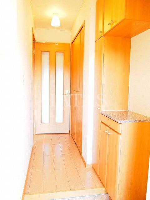 玄関　同物件別部屋です。