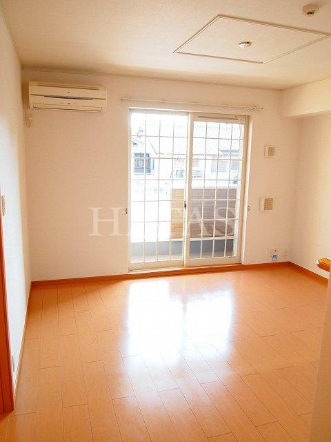 居室・リビング　同物件別部屋です。