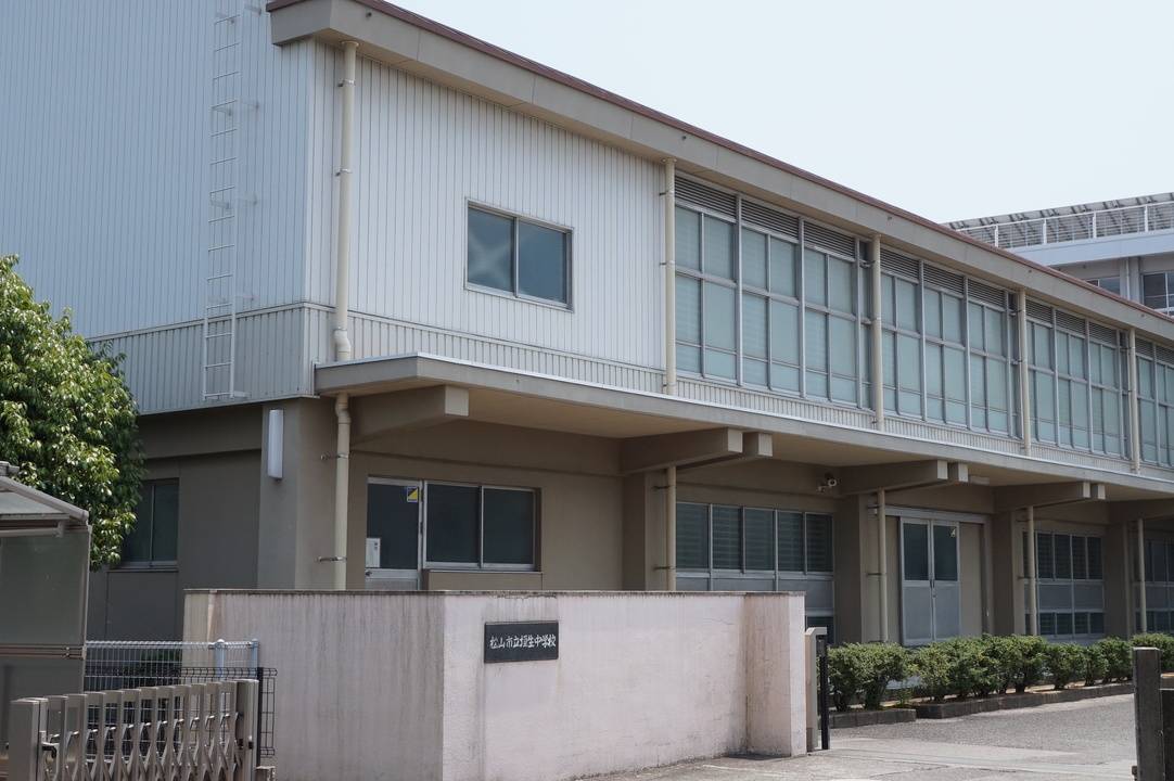 中学校　垣生中学校（中学校）まで1040m