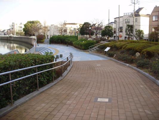 公園　夫婦橋親水公園（公園）まで330m