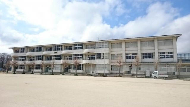 中学校　君津市立八重原中学校（中学校）まで1776m