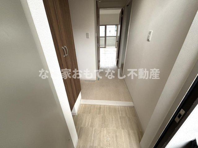 玄関　※写真は別号室