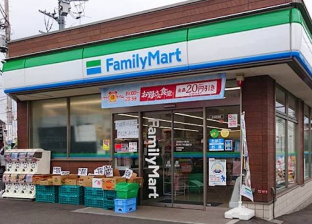 コンビニ　ファミリーマート杉並堀ノ内三丁目店（コンビニ）まで201m