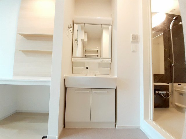 洗面設備　コンパクトで使いやすい洗面所