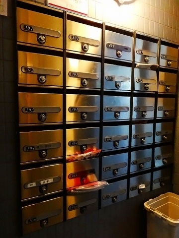 ロビー　郵便受け