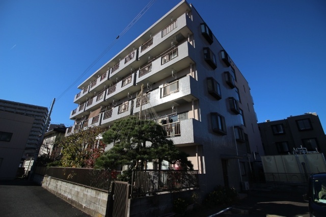 建物外観　５階建て