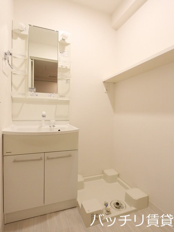 洗面設備　別号室写真の為現況を優先致します。