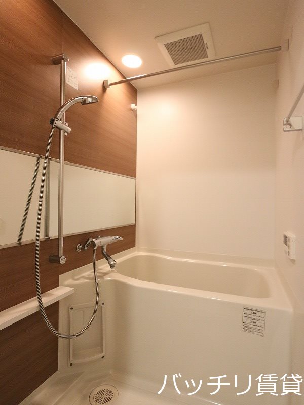 バス・シャワールーム　別号室写真の為現況を優先致します。