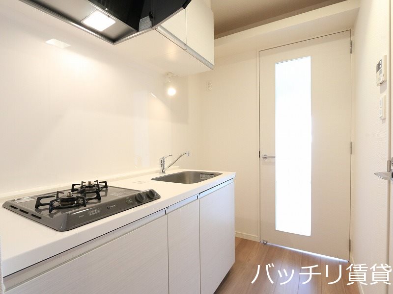 キッチン　別号室写真の為現況を優先致します。