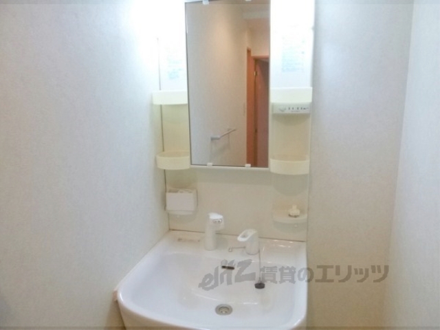 洗面設備　独立洗面台です・