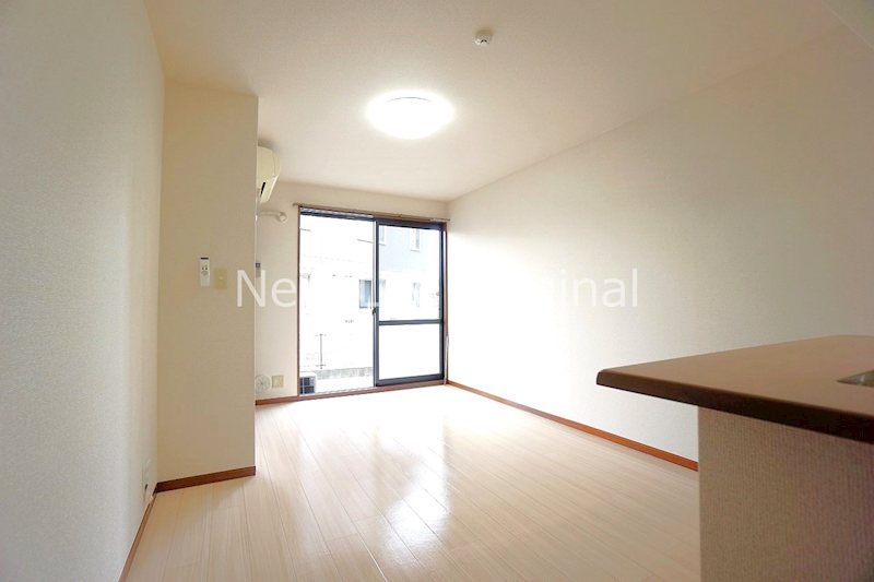 居室・リビング　10.5帖のLDK☆快適な暮らしに欠かせないエアコン付きです