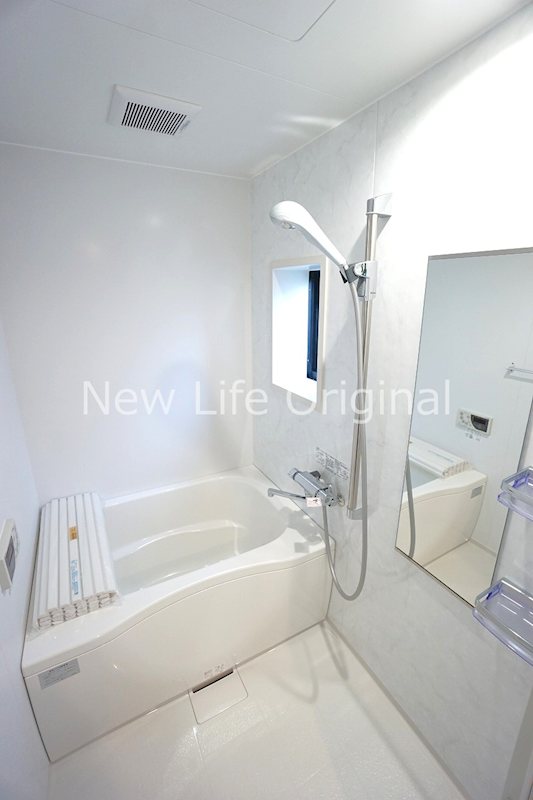 バス・シャワールーム　1日の疲れを癒す浴室は追い焚き機能付きです☆