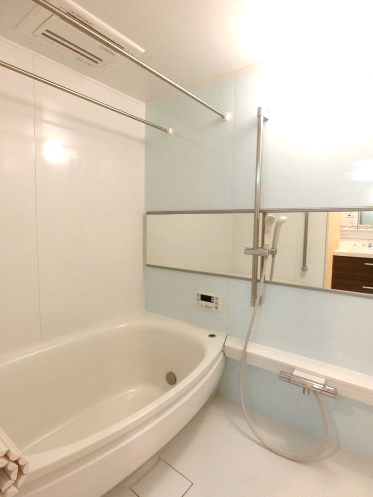 バス・シャワールーム　追い焚き機能・浴室暖房乾燥機付きバスルーム♪雨の日のお洗濯に