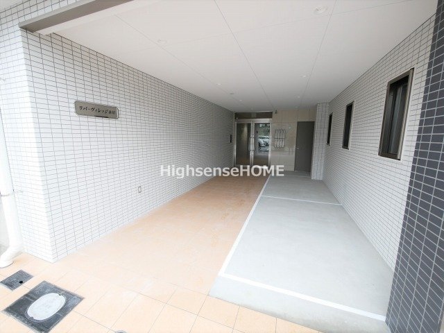 エントランス　ゆとりのあるエントランスです