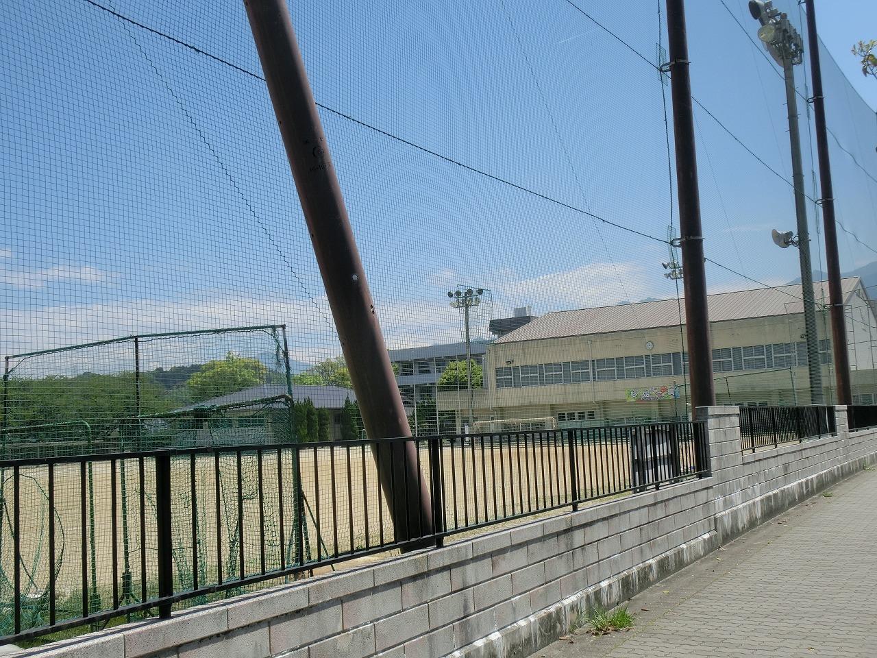 中学校　新居浜市立南中学校（中学校）まで1600m