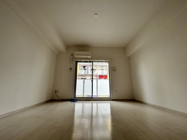 居室・リビング　ロッカベラアパートメント　リビング・ダイニングスペース