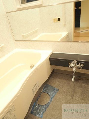 バス・シャワールーム　※同タイプの別のお部屋です。