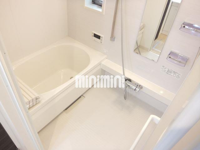 バス・シャワールーム　清潔感のあるバスルーム