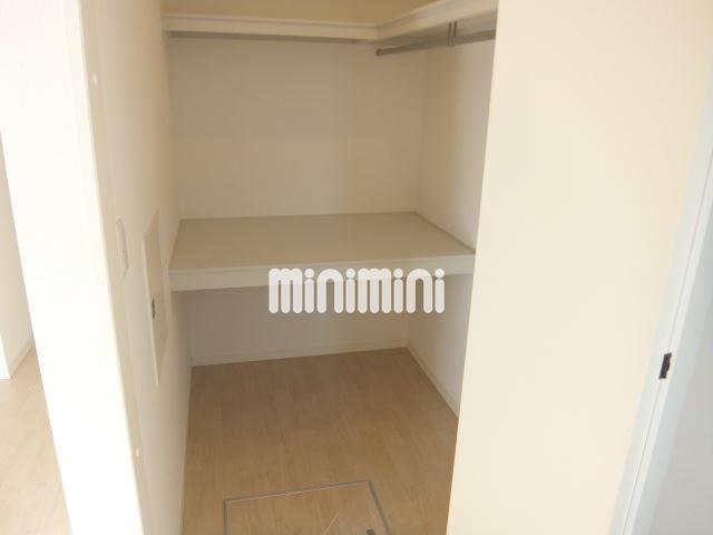 収納　ウォークインクローゼットは収納力がありますね