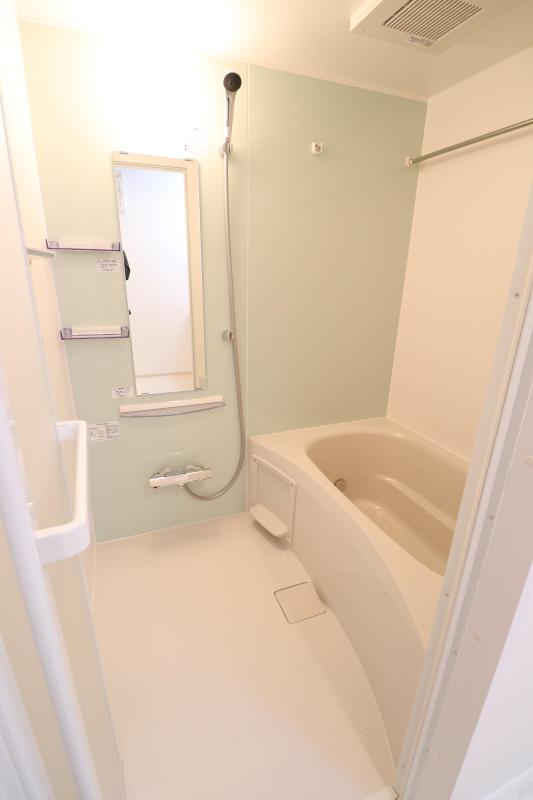 バス・シャワールーム　追い焚き機能、浴室乾燥機付きバス