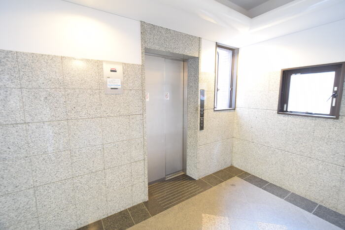 ロビー　エレベーター