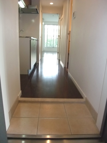 玄関　※参考写真