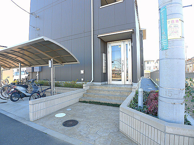 エントランス　オートロック付きエントランス