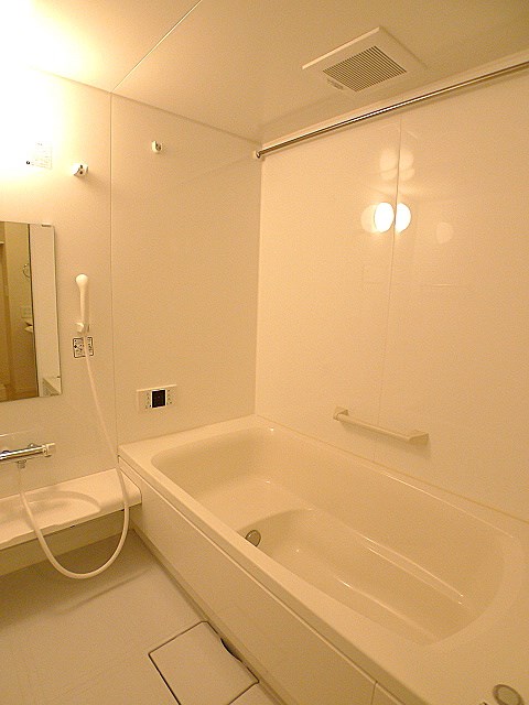 バス・シャワールーム　浴室は一坪風呂です