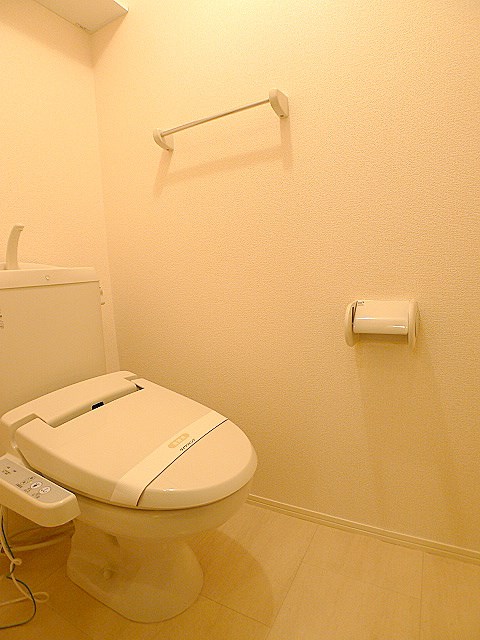 トイレ　温水洗浄便座