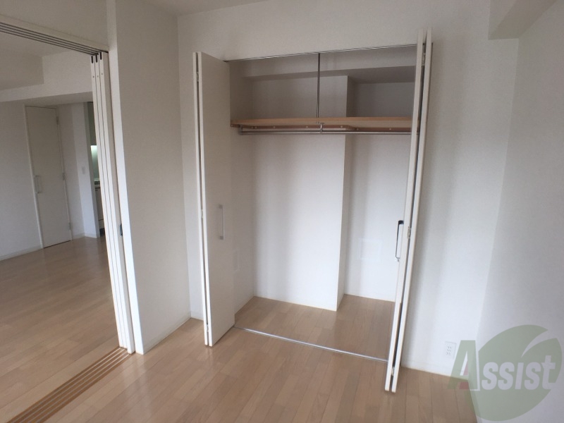 収納　クローゼットは奥行きもあり、荷物が多い方でも安心です。