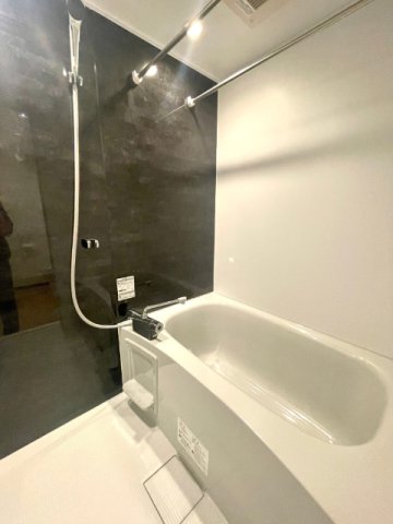 バス・シャワールーム　コンパクトで使いやすいお風呂です